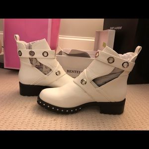 BRAND NEW WHITE BOOTIES!